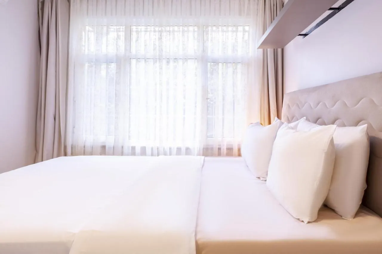 Vibrant Flat Close To Zorlu Center With Backyard 伊斯坦布尔 0*,