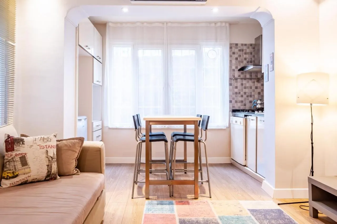 Vibrant Flat Close To Zorlu Center With Backyard Istanbul 0*,  Turkey